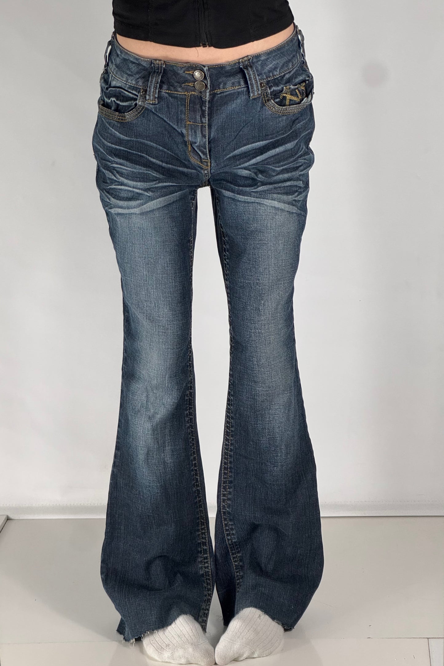 Utsvängda jeans stl: S